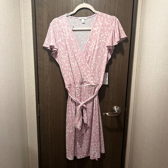 NWT Nine West Pink Abstract Flutter Sleeve Wrap Dress | Size Large | $40 Retail - Picture 1 of 4